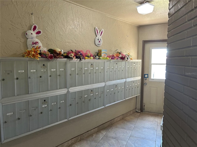 6190 80th St N Unit 204, Saint Petersburg, FL 33709 - surrounding community with mail area, a textured wall, and a textured ceiling