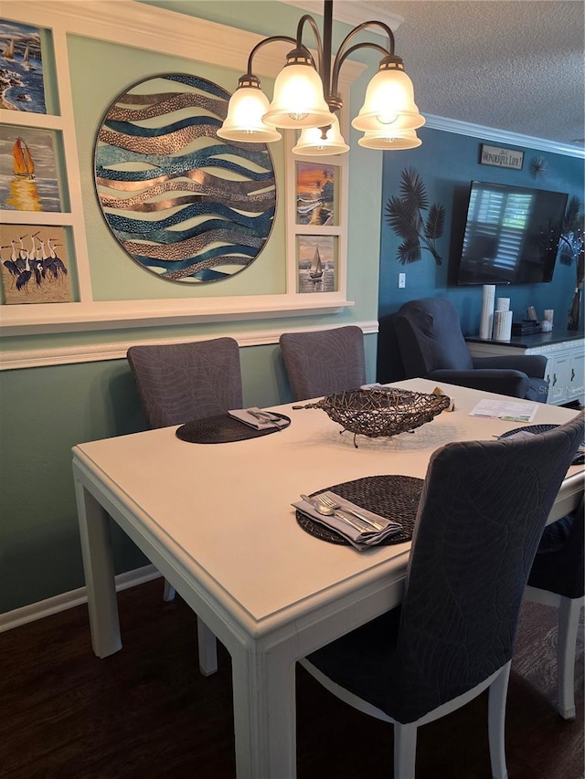 6190 80th St N Unit 204, Saint Petersburg, FL 33709 - dining area featuring wood finished floors and ornamental molding