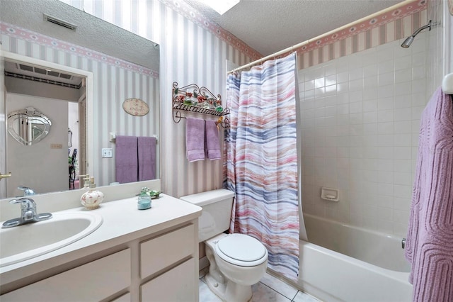 full bathroom with toilet, a textured ceiling, shower / bathtub combination with curtain, and wallpapered walls