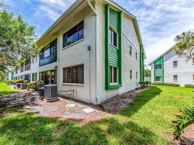2555 Royal Pines Cir Unit A, Clearwater, FL 33763 - rear view of house featuring stucco siding and a yard