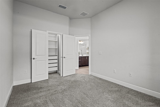 15329 Renaissance Ave, Odessa, FL 33556 - unfurnished bedroom with a walk in closet, baseboards, carpet flooring, and visible vents