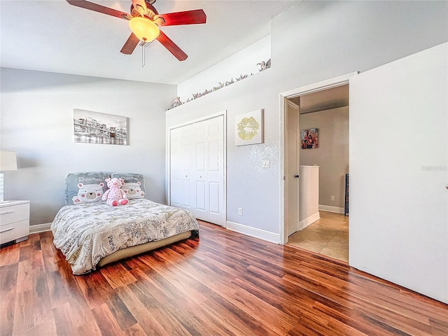 16819 Stanza Ct, Tampa, FL 33624 - bedroom featuring lofted ceiling, a ceiling fan, wood finished floors, and a closet