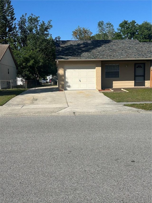 7601 Como Dr, New Port Richey, FL 34655 - ranch-style home featuring an attached garage, driveway, and fence