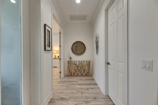 corridor featuring light wood finished floors, baseboards, visible vents, and recessed lighting