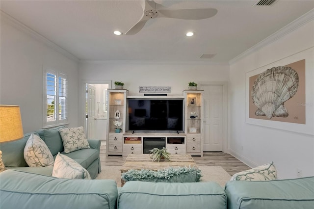living area featuring a ceiling fan, light wood-type flooring, baseboards, ornamental molding, and recessed lighting