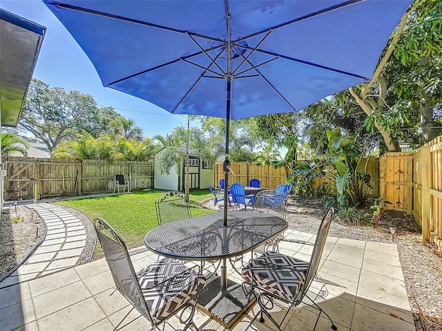 1600 Pasadena Dr, Dunedin, FL 34698 - view of patio with outdoor dining space