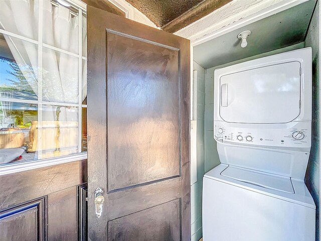 1600 Pasadena Dr, Dunedin, FL 34698 - washroom featuring stacked washer / drying machine
