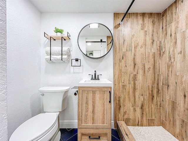 1600 Pasadena Dr, Dunedin, FL 34698 - bathroom featuring tiled shower, toilet, vanity, tile patterned flooring, and a textured wall