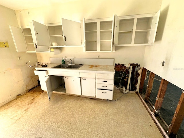 318 Banana St, Tarpon Springs, FL 34689 - unfurnished office with a sink
