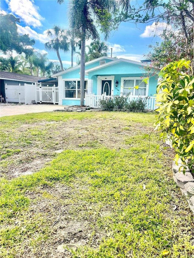 ranch-style house with fence