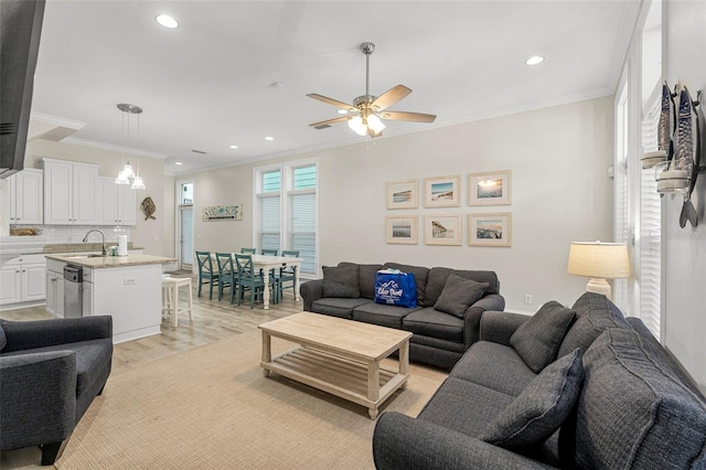 living room featuring light wood-style floors, ceiling fan, recessed lighting, and ornamental molding