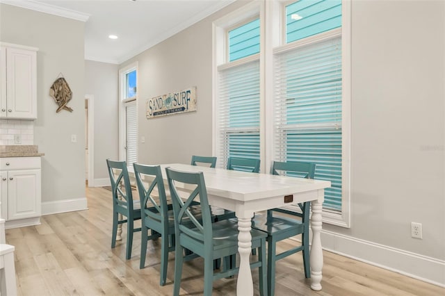 dining area with baseboards, recessed lighting, ornamental molding, and light wood-style flooring
