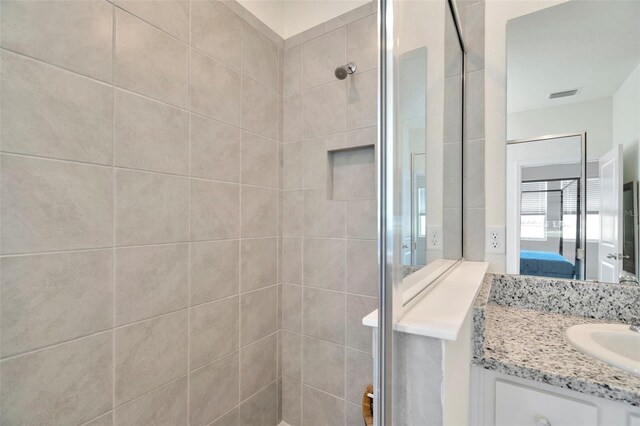 3504 Golden Wheat Ln, Plant City, FL 33565 - bathroom featuring connected bathroom, vanity, and tiled shower