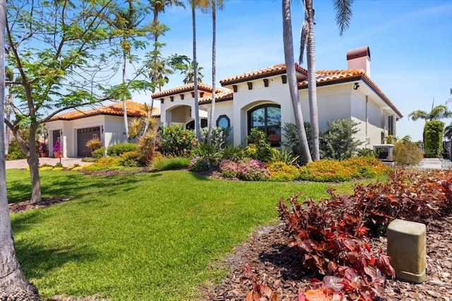 view of front of home featuring stucco siding, a garage, a tiled roof, and a front yard