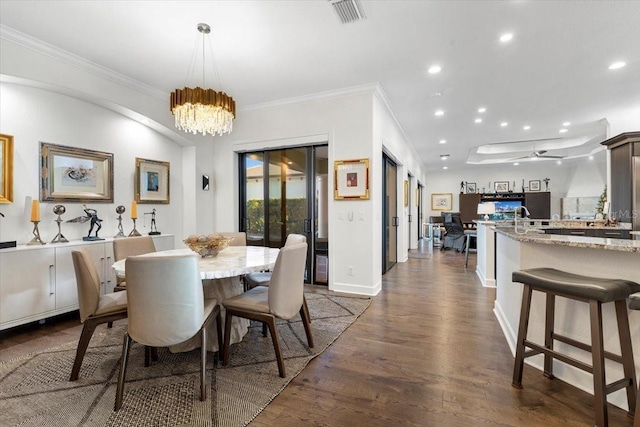 dining room with recessed lighting, visible vents, ornamental molding, baseboards, and dark wood-style flooring