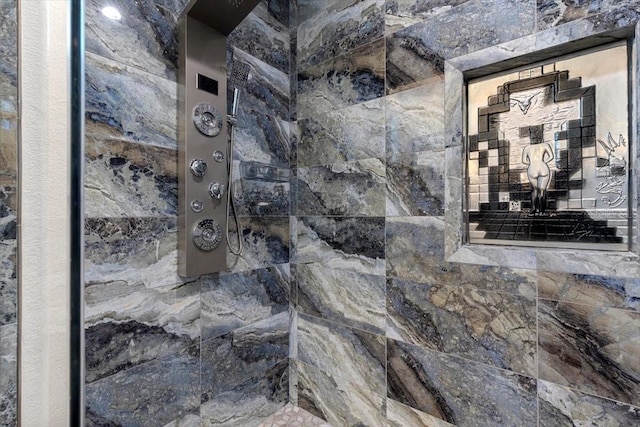 bathroom featuring tiled shower