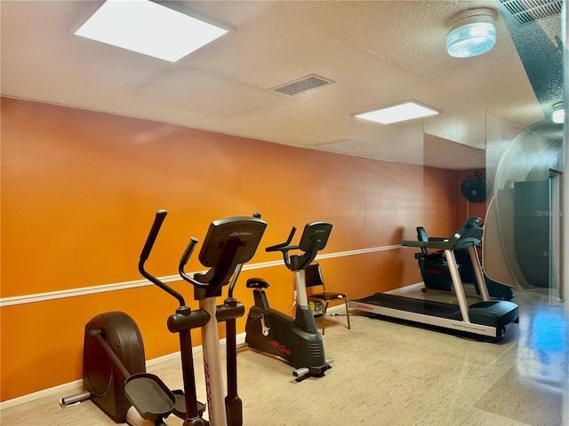 5501 80th St N Unit 509, Saint Petersburg, FL 33709 - exercise room with baseboards and a textured ceiling