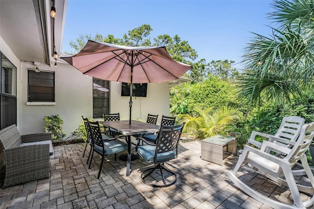34 Hickory Ln, Safety Harbor, FL 34695 - view of patio / terrace with outdoor dining space