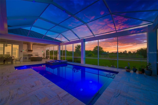 view of swimming pool featuring a pool with connected hot tub, an outdoor hangout area, ceiling fan, a patio area, and a lanai