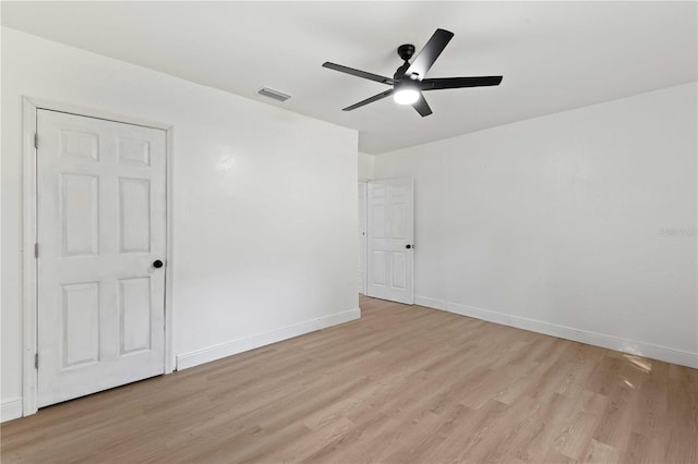unfurnished bedroom featuring light wood-style floors, visible vents, a ceiling fan, and baseboards