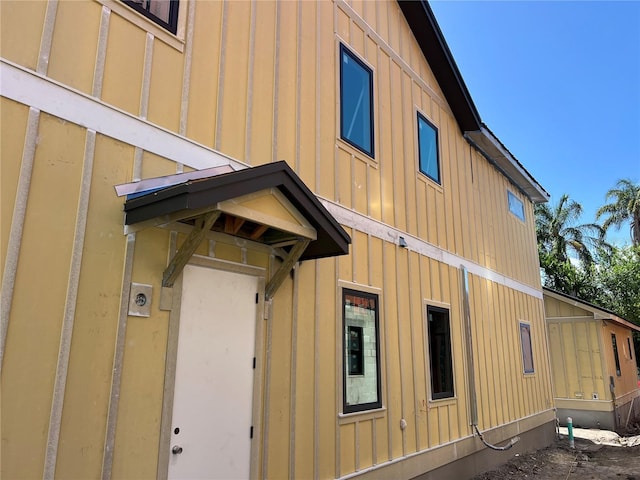 812 W Braddock St, Tampa, FL 33603 - view of side of property with board and batten siding