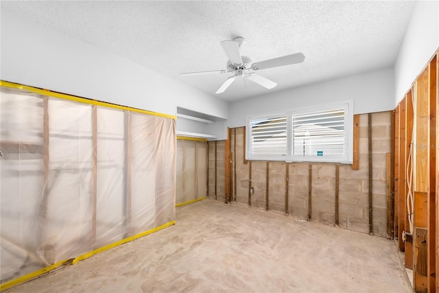 unfurnished bedroom featuring a textured ceiling and ceiling fan