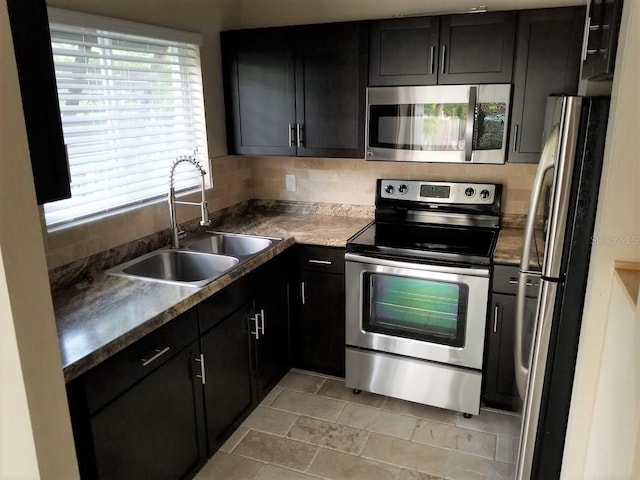 1626 Pine St, Largo, FL 33774 - photo 12