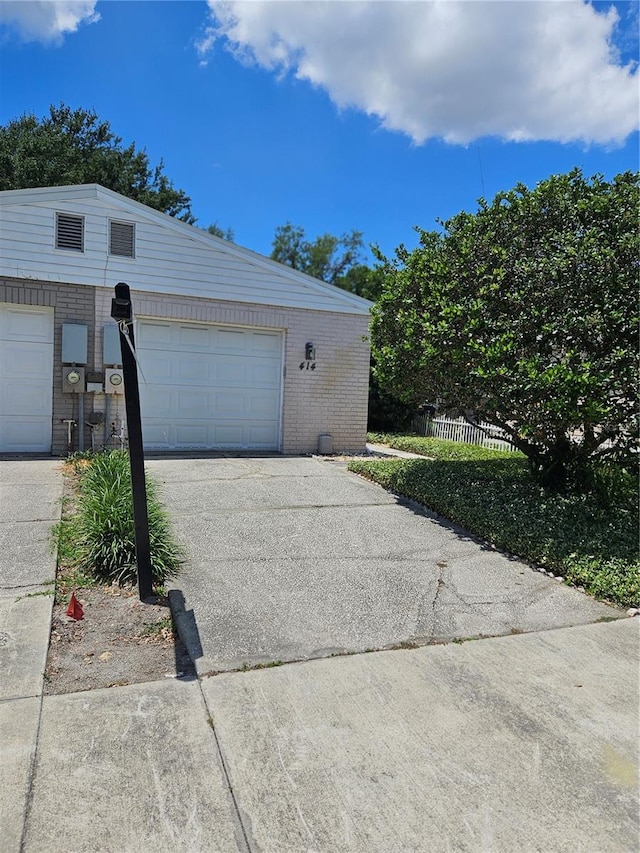 414 Danube Ave, Tampa, FL 33606 - garage with fence and driveway