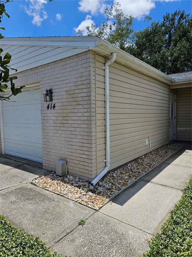 414 Danube Ave, Tampa, FL 33606 - view of side of property with brick siding and a garage