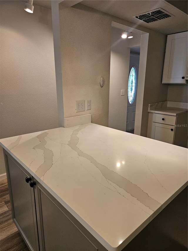 414 Danube Ave, Tampa, FL 33606 - kitchen featuring white cabinetry, dark wood-style flooring, a peninsula, and visible vents