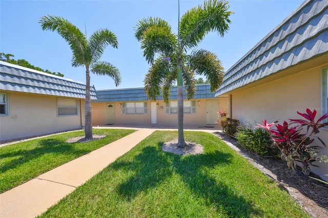 1802 Bedford Ter Unit 187, Sun City Center, FL 33573 - view of green lawn