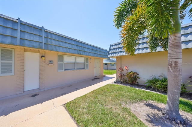 1802 Bedford Ter Unit 187, Sun City Center, FL 33573 - entrance to property with mansard roof and stucco siding