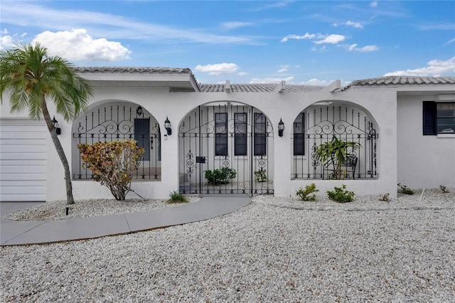 927 Golf Island Dr, Apollo Beach, FL 33572 - gate featuring a fenced front yard