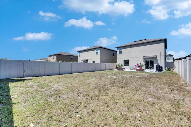 view of yard featuring a fenced backyard and a patio area