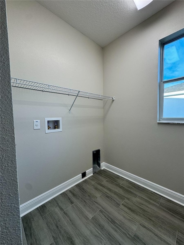 37565 Teri Ct, Dade City, FL 33525 - clothes washing area featuring wood tiled floor, laundry area, baseboards, washer hookup, and a textured ceiling