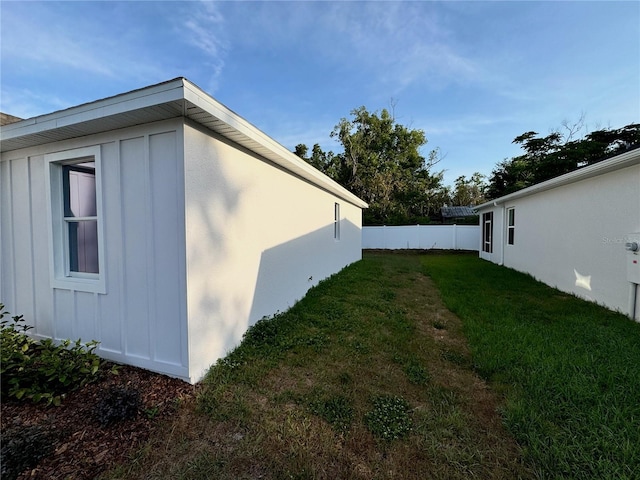 37565 Teri Ct, Dade City, FL 33525 - view of side of property with fence, a yard, and board and batten siding