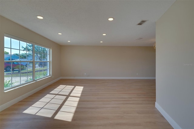 6528 Santiago Ct, Apollo Beach, FL 33572 - unfurnished room with light wood-type flooring, baseboards, visible vents, and recessed lighting