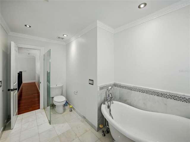 13004 Bell Creek Chase, Riverview, FL 33569 - full bath with recessed lighting, visible vents, toilet, crown molding, and a freestanding tub