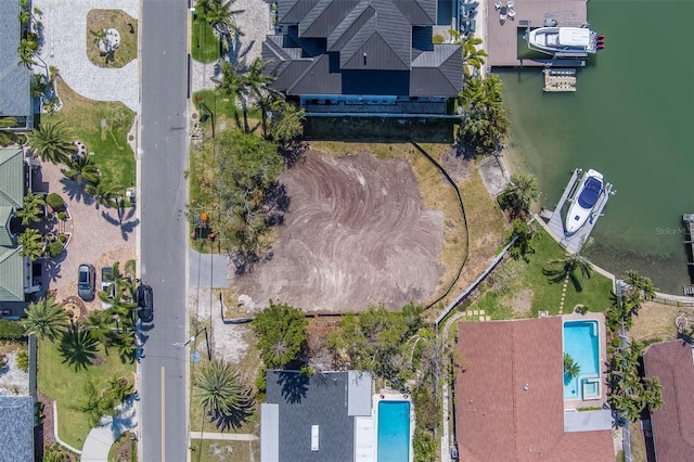 909 Oakwood Dr, Largo, FL 33770