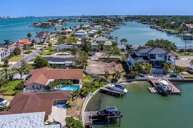 909 Oakwood Dr, Largo, FL 33770