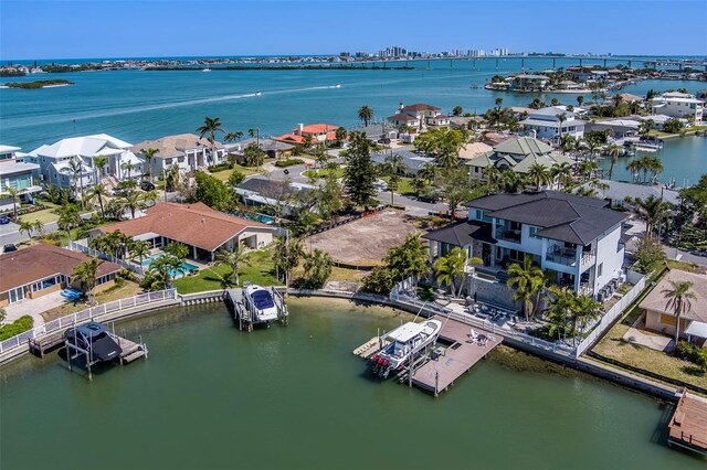 909 Oakwood Dr, Largo, FL 33770