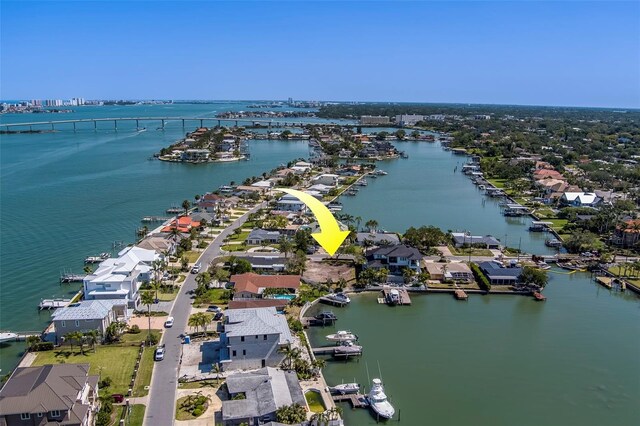 909 Oakwood Dr, Largo, FL 33770