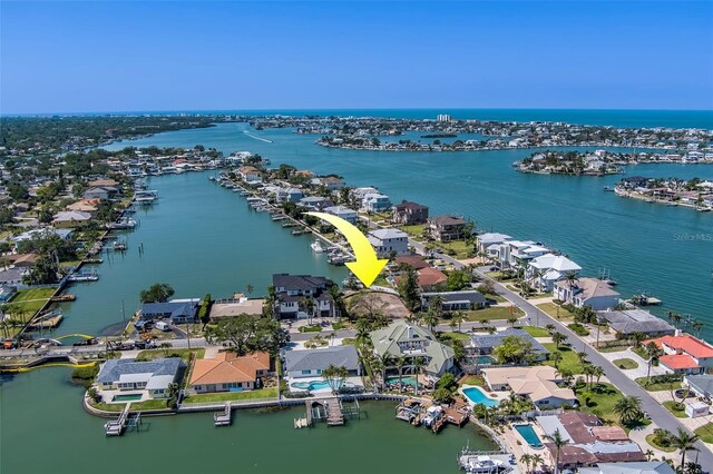 909 Oakwood Dr, Largo, FL 33770