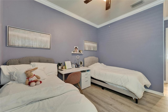 bedroom featuring light wood-style flooring, visible vents, crown molding, and a ceiling fan