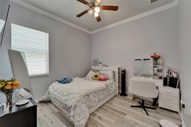 bedroom with light wood-style flooring, crown molding, and ceiling fan