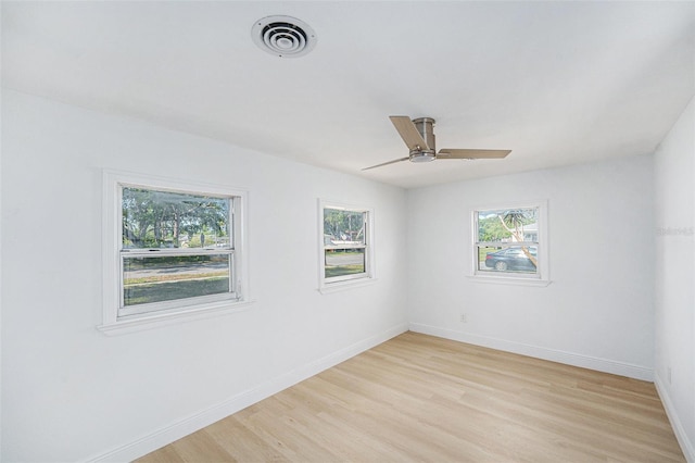 unfurnished room featuring light wood-style flooring, baseboards, and a ceiling fan
