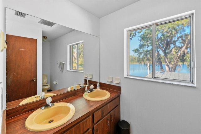 19254 Blount Rd, Lutz, FL 33558 - bathroom with toilet and double vanity
