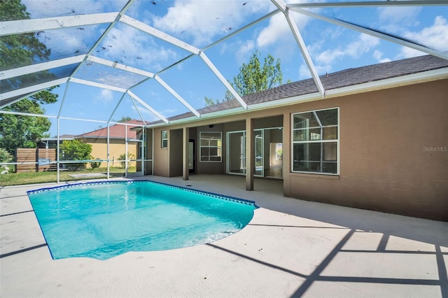 1135 Wyndham Lakes Dr, Odessa, FL 33556 - view of pool featuring a fenced in pool, a lanai, and a patio