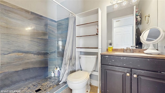 full bath with toilet, vanity, and a shower with shower curtain