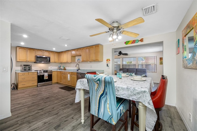 dining area with ceiling fan, dark wood finished floors, baseboards, visible vents, and recessed lighting